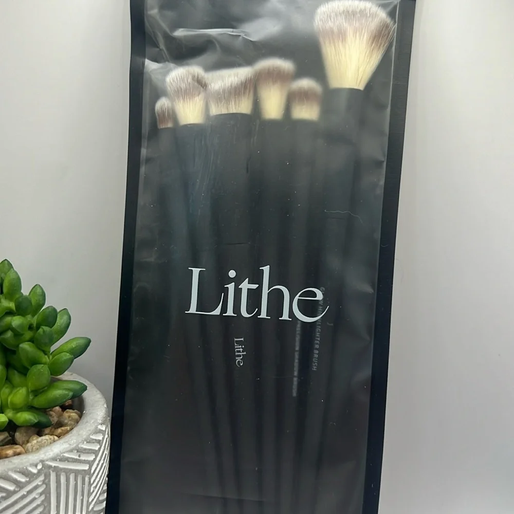 Lithe Makeup Brush Set - Picture 4 of 4